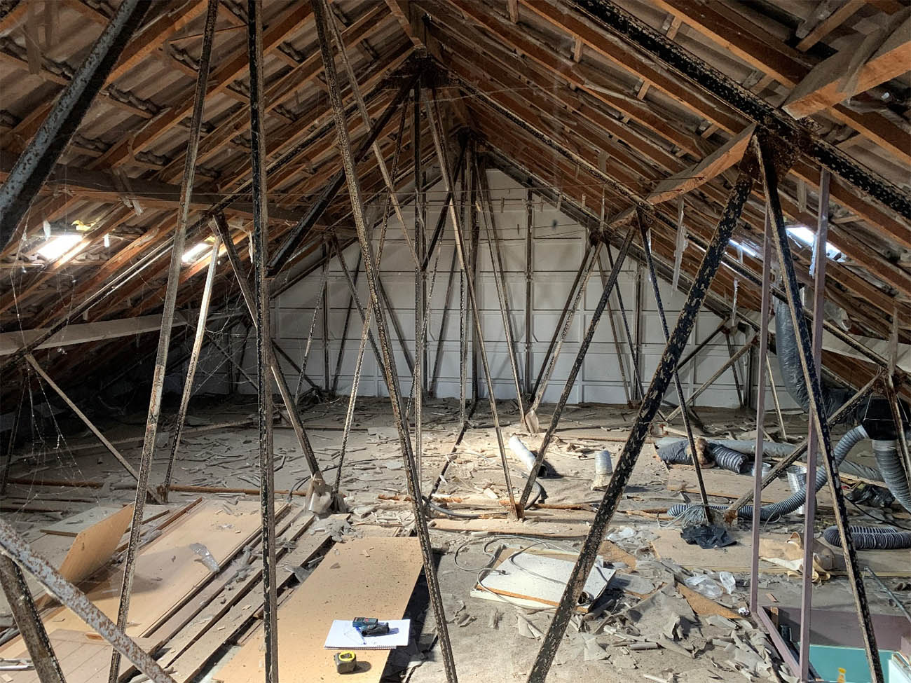Combles perdus d’une charpente métallique